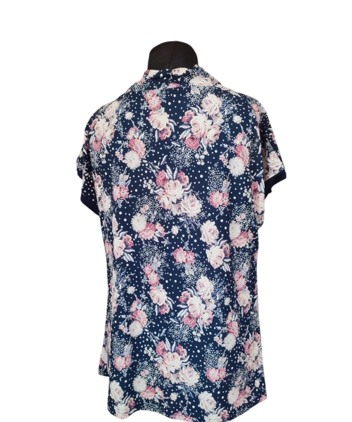 Bluzka z lejącym dekoltem typu woda - różowe kwiatuszki i białe groszki